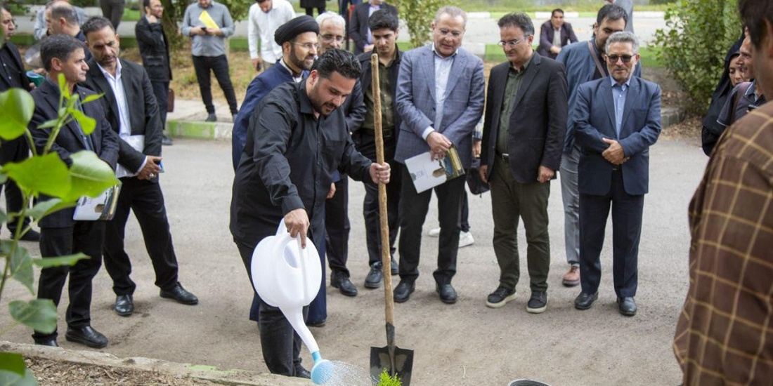 کاشت ۱۲ اصله نهال به یاد شهدای سلامت و رسانه جنگ تحمیلی ۱۲ روزه