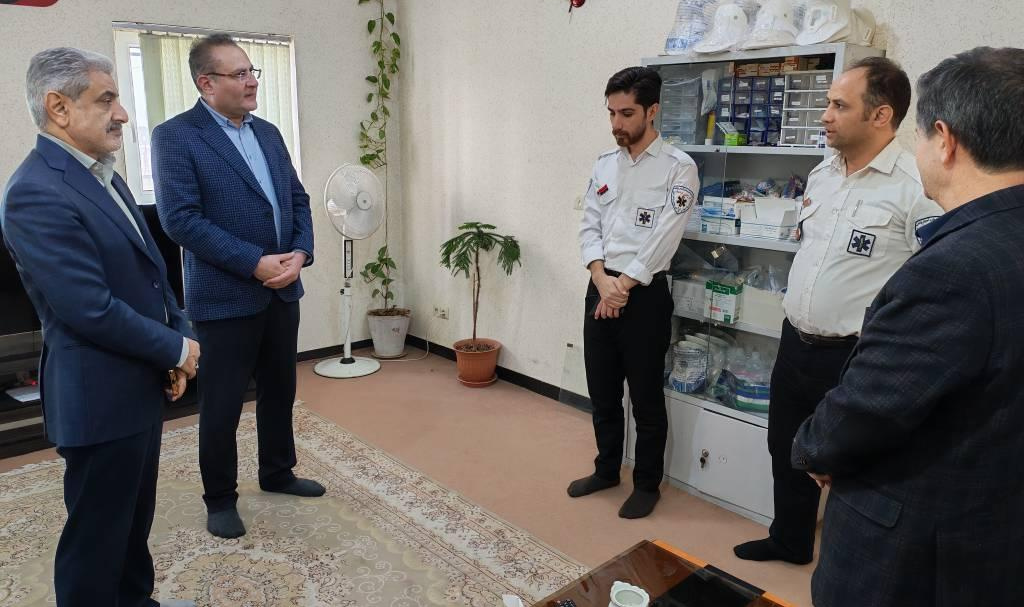 دکتر داورنیا به همراه دکتر شاهرخ رامزی مدیر منابع انسانی وزارت بهداشت، از مرکز خدمات جامع سلامت شبانه‌روزی و پایگاه اورژانس جاده‌ای رضی بازدید کردند. ‌